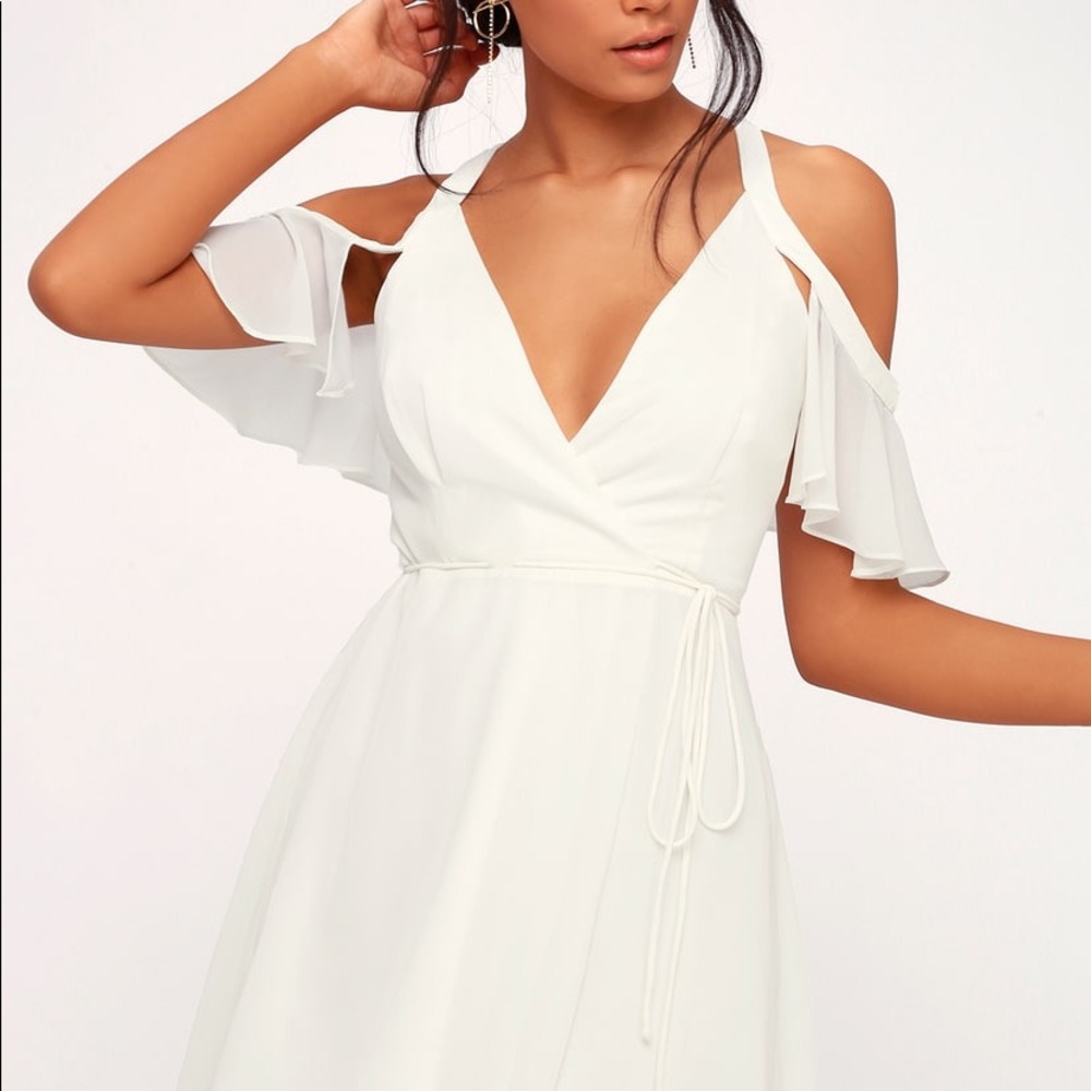 NWT Lulus white Bombshell off shoulder wrap Med